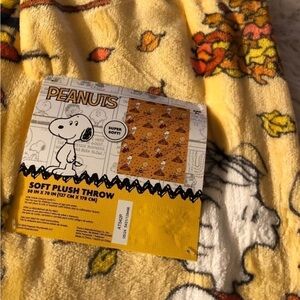 Peanuts Snoopy Soft Plush Throw Blanket